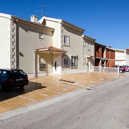 Nemira Omiš